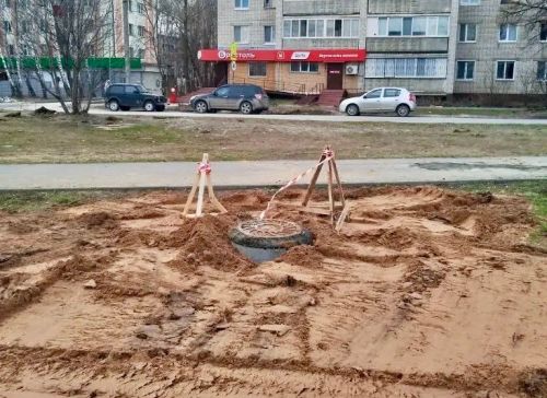 В Зеленодольске на улице Столичной ликвидировали провал на канализационном коллекторе