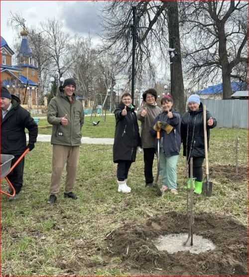 В Сквере Славы в Гарях заложили яблоневый сад