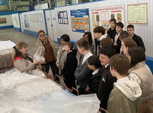«Неделя без турникетов»: Школьники побывали на предприятии и увидели, как производят холодильники