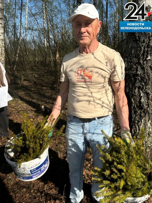 В микрорайоне «Зелёная долина» Зеленодольска провели акцию «Сад памяти»