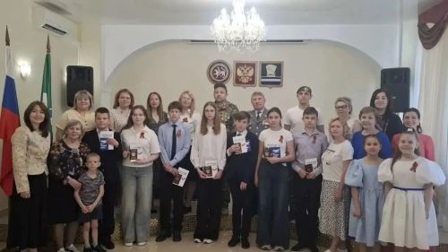В Зеленодольском ЗАГСе вручили паспорта