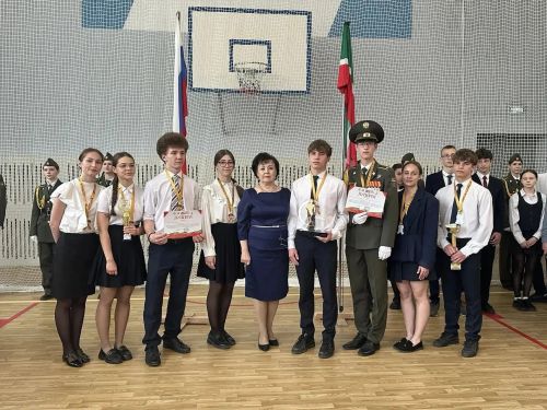 Кубок 75-й легкоатлетической эстафеты на приз газеты «Зеленодольская правда» вручён команде гимназии №3