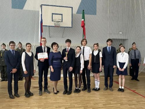 Кубок 75-й легкоатлетической эстафеты на приз газеты «Зеленодольская правда» вручён команде гимназии №3