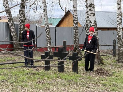 Первые из Зеленодольского лицея №9 провели уборку на кладбище военнопленных
