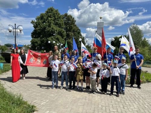 Песни о главном и знамя с передовой: праздник у Петропавловского храма, который тронул душу