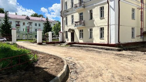 В Зеленодольске продолжаются работы по республиканской программе «Наш двор»