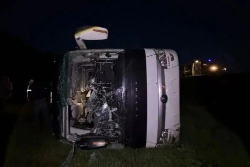 В Татарстане автобус опрокинулся в кювет: 15 пострадавших