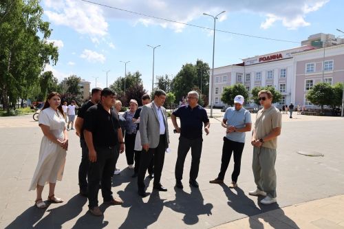 Михаил Афанасьев провел традиционный пеший обход города