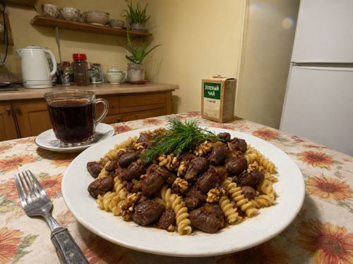Не сложный рецепт для новичков: куриные сердечки в орехово-сливочном соусе