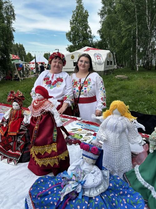 Полторы сотни творческих коллективов выступают сегодня в Зеленодольске на празднике Ивана Купалы
