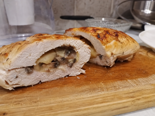 Никакого сухого филе: грибная начинка в курином кармашке