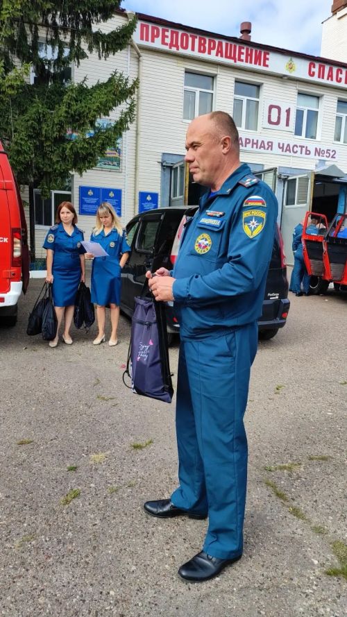 Зеленодольские пожарные организовали праздник для будущих первоклашек.