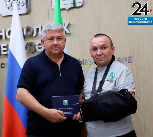 Глава Зеленодольского района наградил бойца с позывным «Зиндул»: Трижды ранен, но духом не сломлен