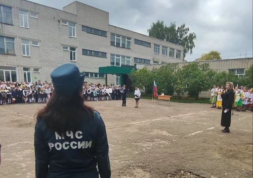 50 сотрудников МЧС России обеспечили безопасность 1 сентября