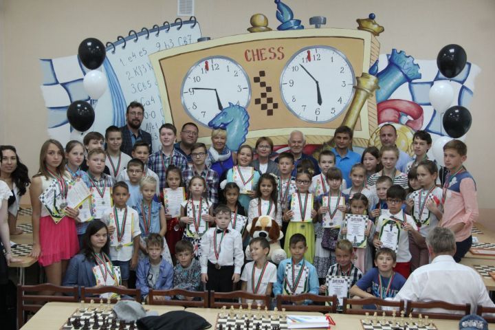 Шахматный клуб в Зеленодольске торжественно открыли после долгожданного ремонта