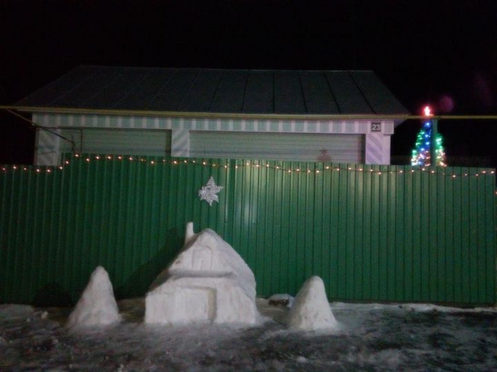 Жители села Большие Ачасыры Зеленодольского района украшают свои придомовые территории в новогоднем стиле