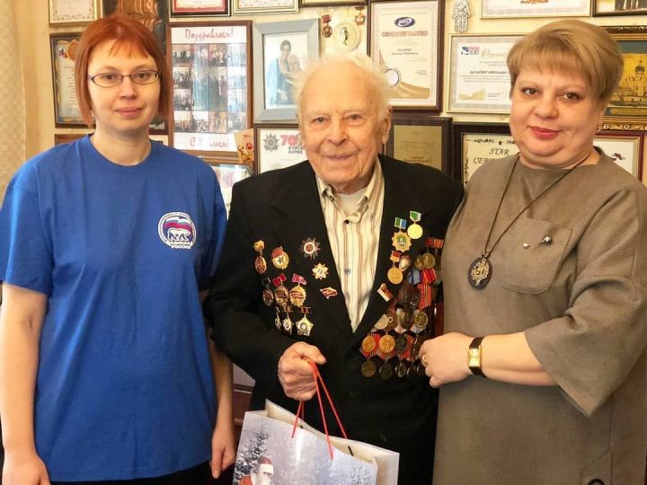 Ветеран ВОВ Николай Лазарев отметил 98 день рождения