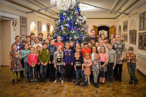 Зеленодольский храм организовал для детей поездку в казанский ТЮЗ