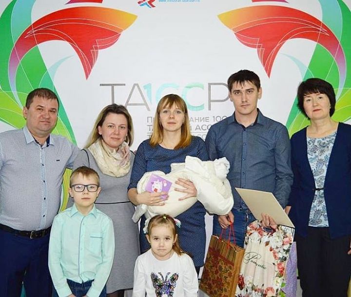 В Перинатальном центре Зеленодольска состоялась торжественная выписка первого новорожденного 2020 года