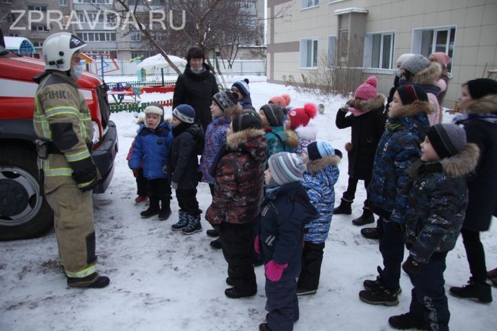 Сотрудники МЧС провели тренировки по экстренной эвакуации детей из приюта "Гнездышко"