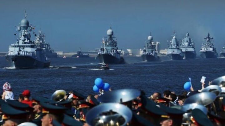 Три корабля, построенные на заводе им.Горького, примут участие в военно-морском параде в Санкт-Петербурге