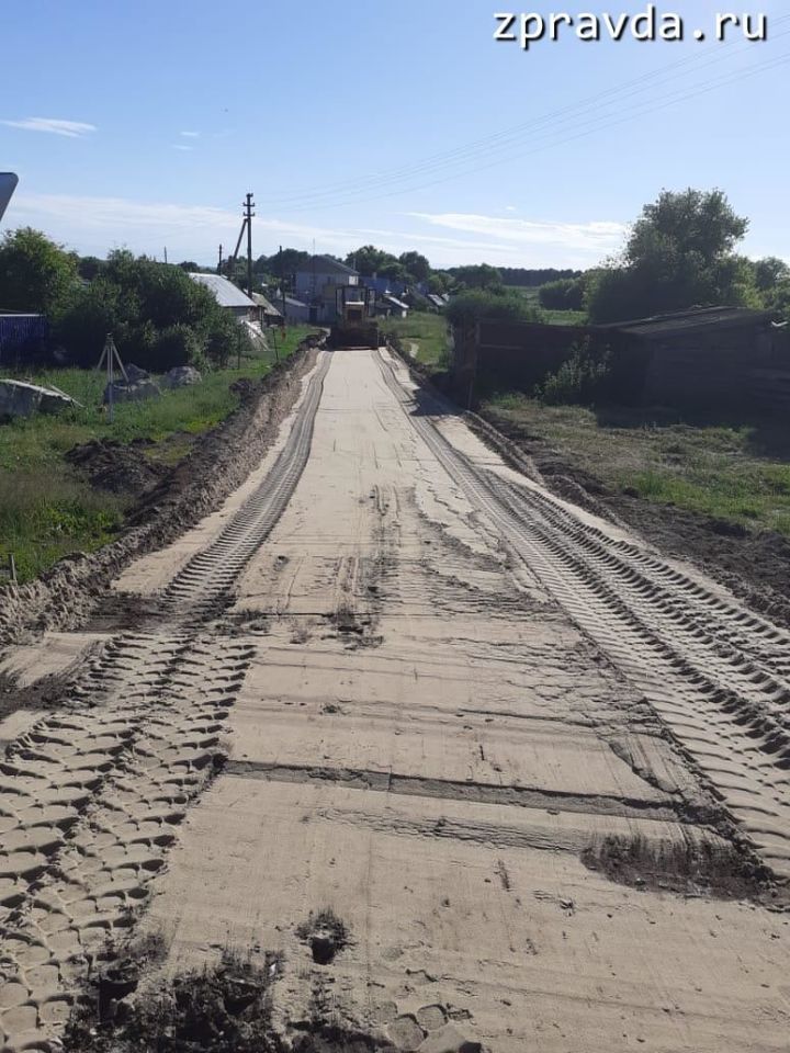 В деревне Татарское Азалеево ремонтируют дороги