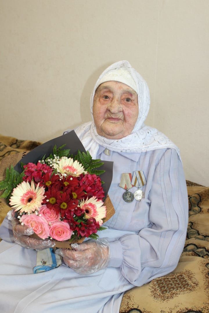 В редакцию «Зеленодольской правды» написала письмо Роза Ганеева, которой недавно исполнилось 100 лет