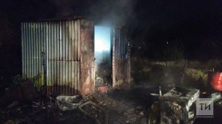 В ночном пожаре в бане под Зеленодольском погибли мужчина и женщина