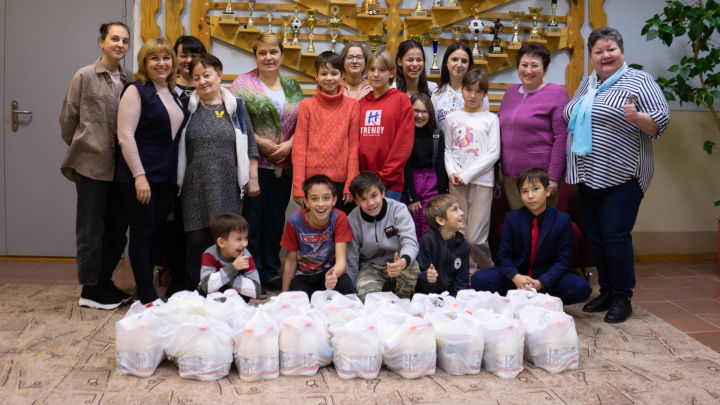 Многодетные семьи получили подарки от молочноперерабатывающего комбината