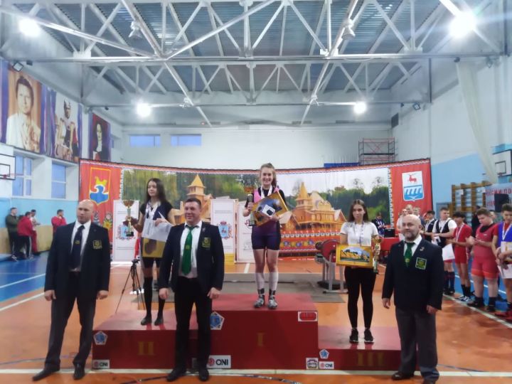 Студентка из Зеленодольска Анастасия Закирова выиграла юниорское первенство ПФО по пауэрлифтингу