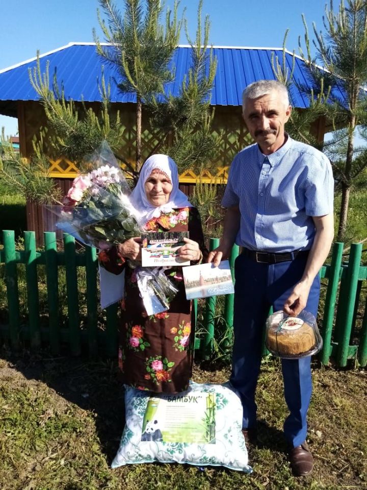 С 90-летием, Фагима апа: Жительнице деревни Айдарово пришла поздравительная открытка от Владимира Путина