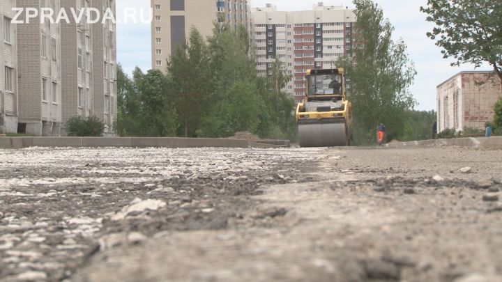 По программе «Наш двор» реконструируют дворы на Комарова, 32 и Строителей, 38