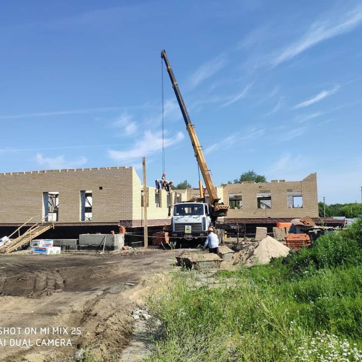 В поселке Нижние Вязовые продолжается строительство новой врачебной амбулатории