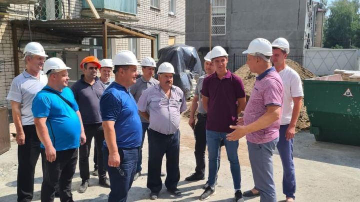 В Зеленодольске продолжаются работы по восстановлению жилой многоэтажки, пострадавшей от взрыва газа