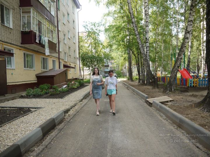 На придомовых территориях в Зеленодольске идут работы по президентской программе "Наш двор"