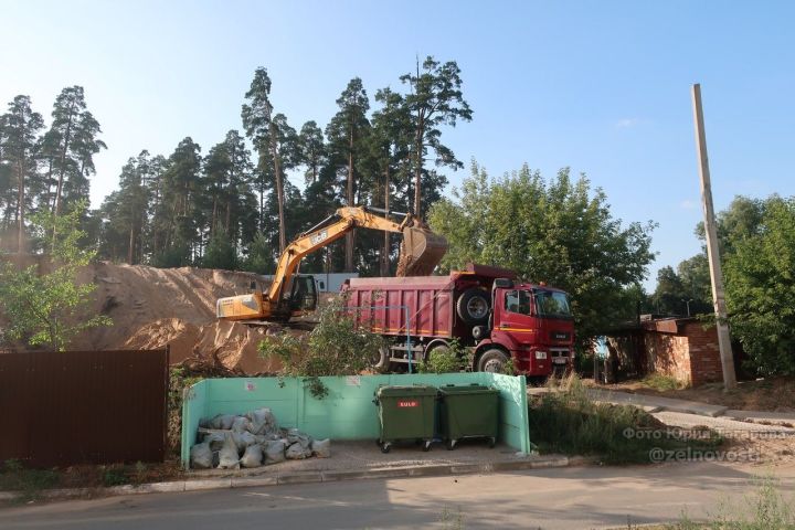 На ул.Украинской, в двухстах метрах от родника, начали срезать холм под строительство жилого дома