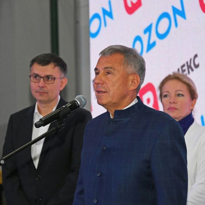 Президент Республики Татарстан Рустам Минниханов принял участие в открытии логистического центра «Озон»