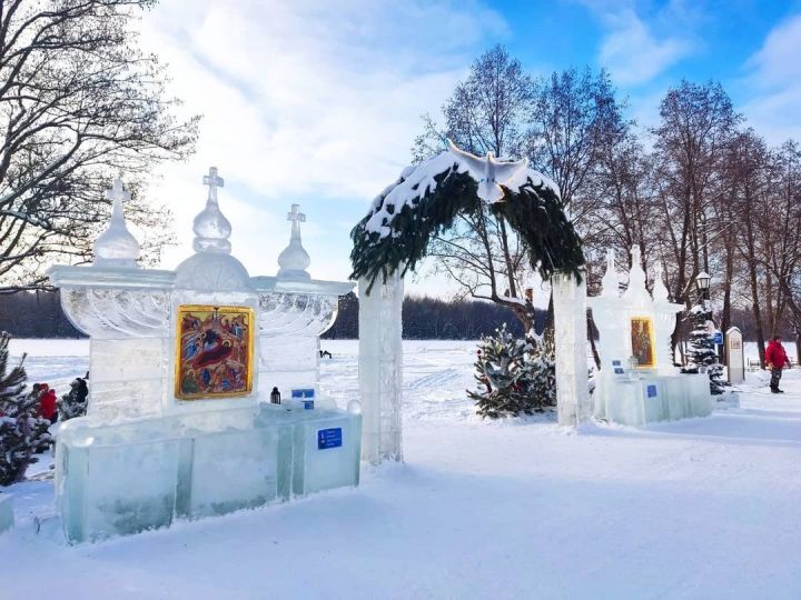 Раифском монастыре постепенно вырастает ледовый городок