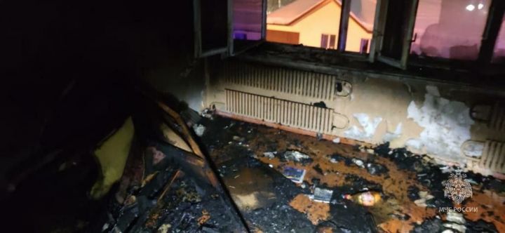В одной из пятиэтажек Зеленодольска троих детей спасли из пожара