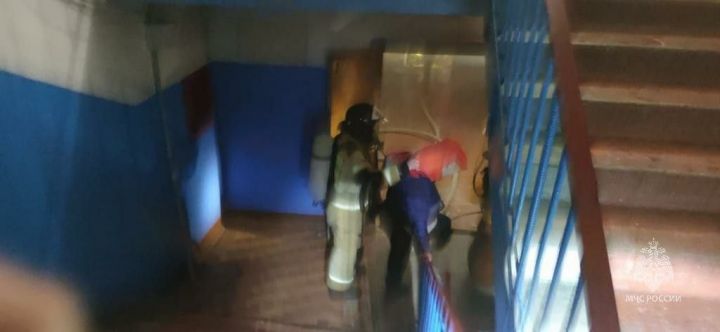 В одной из пятиэтажек Зеленодольска троих детей спасли из пожара