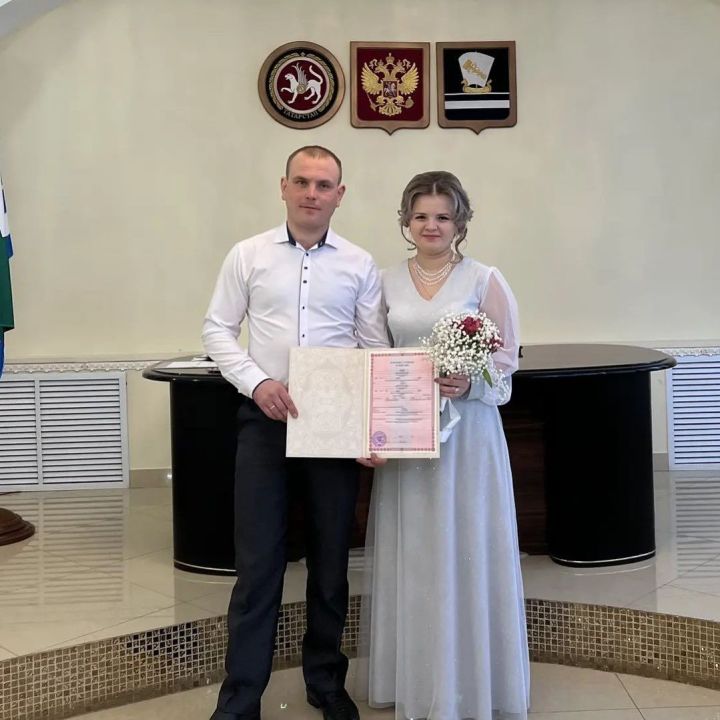 Торжественная регистрация заключения брака в отделе ЗАГС города Зеленодольска проходит на двух государственных языках РТ