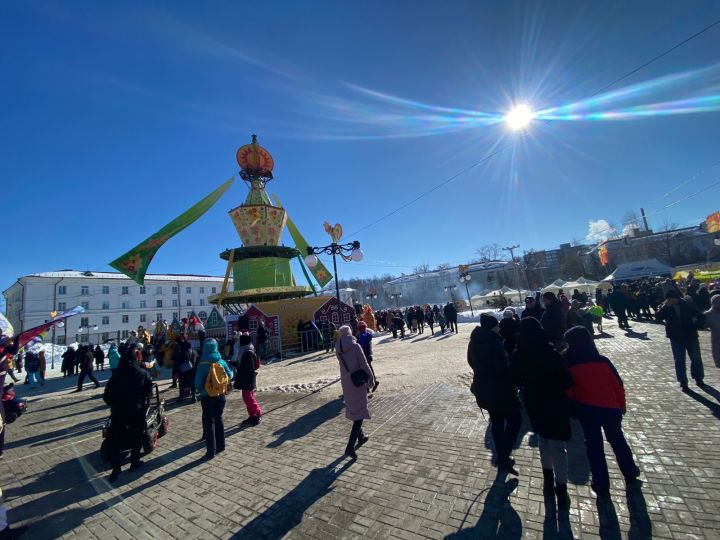 Зеленодольцы широко отметили Масленицу горячими блинами и веселыми забавами