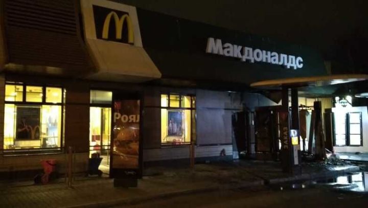 На территории «Макдоналдса» в Казани произошёл пожар
