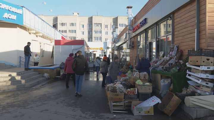 На Комарова, 21 в конфликт вступили жильцы и продавцы