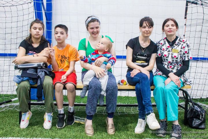 В Зеленодольском футбольном манеже прошел фестиваль «Готов к труду и обороне» для детей с ограниченными возможностями здоровья