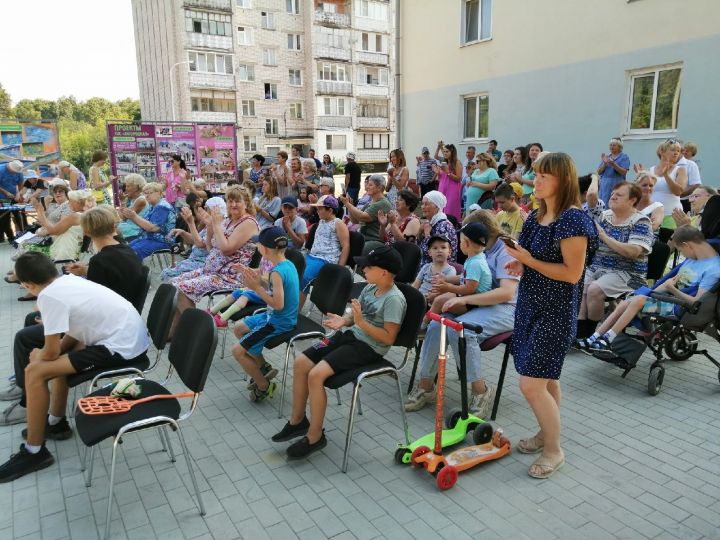 В Зеленодольске на ул.Загородная местные жители отметили праздник двора