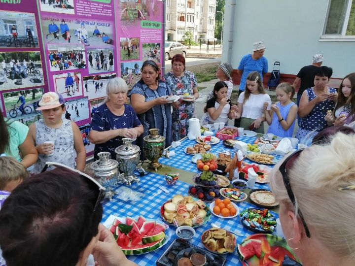 В Зеленодольске на ул.Загородная местные жители отметили праздник двора