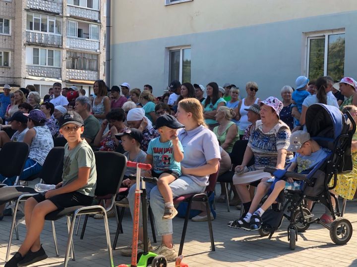 В Зеленодольске на ул.Загородная местные жители отметили праздник двора