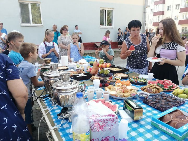 В Зеленодольске на ул.Загородная местные жители отметили праздник двора