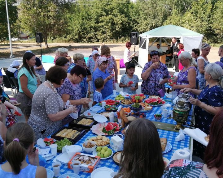 В Зеленодольске на ул.Загородная местные жители отметили праздник двора